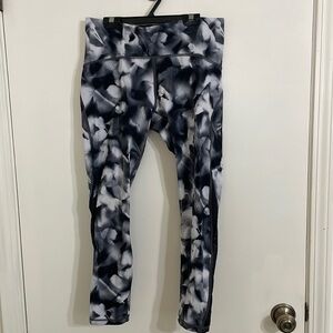 Lululemon black and white yoga pants. In great condition. No stains.